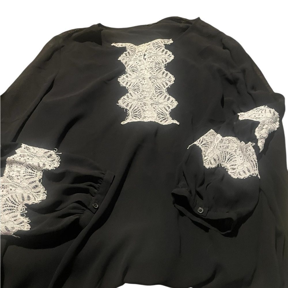 Black label by Chicos Blouse with White Lace Accents size XL perfect condition
